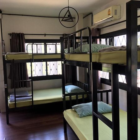 Hostel Nearthepark Backpack Boutique House Chiang Mai Exterior foto