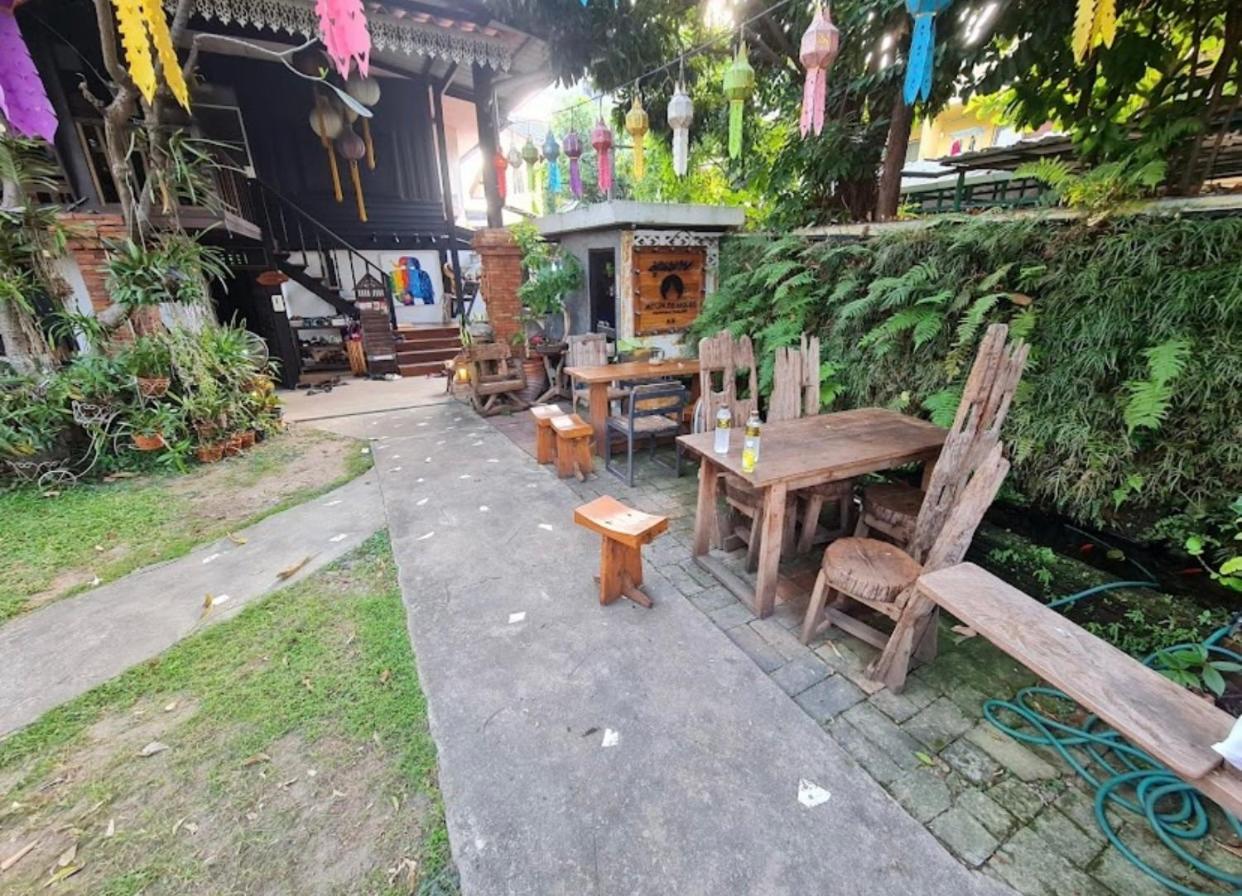 Hostel Nearthepark Backpack Boutique House Chiang Mai Exterior foto
